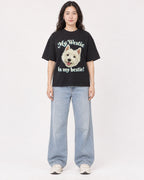 Mockup Boxy Heavyweight Tee Black female full-body 03