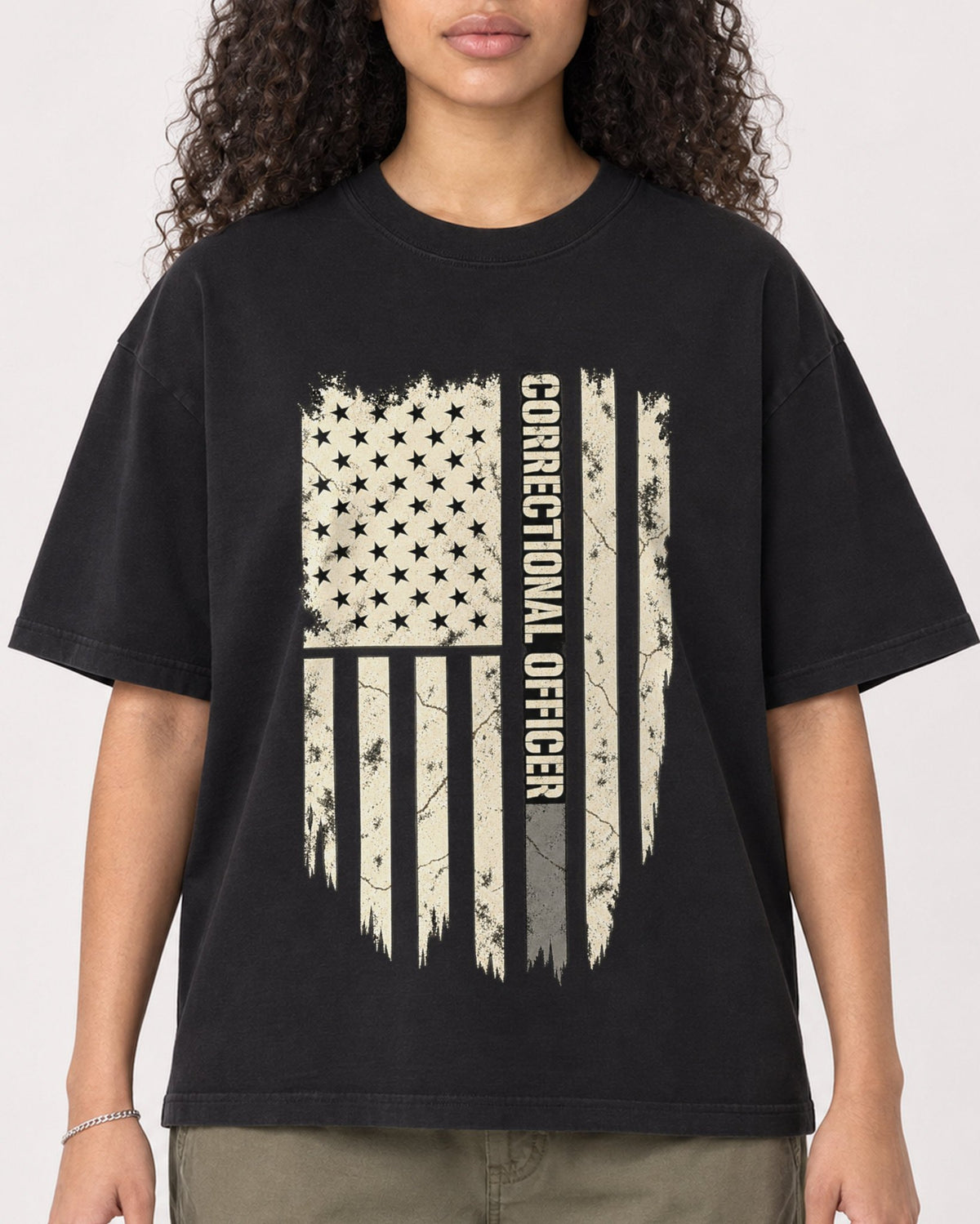 Mockup Boxy Heavyweight Tee Black female close-up 10