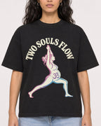 Mockup Boxy Heavyweight Tee Black female close-up 07
