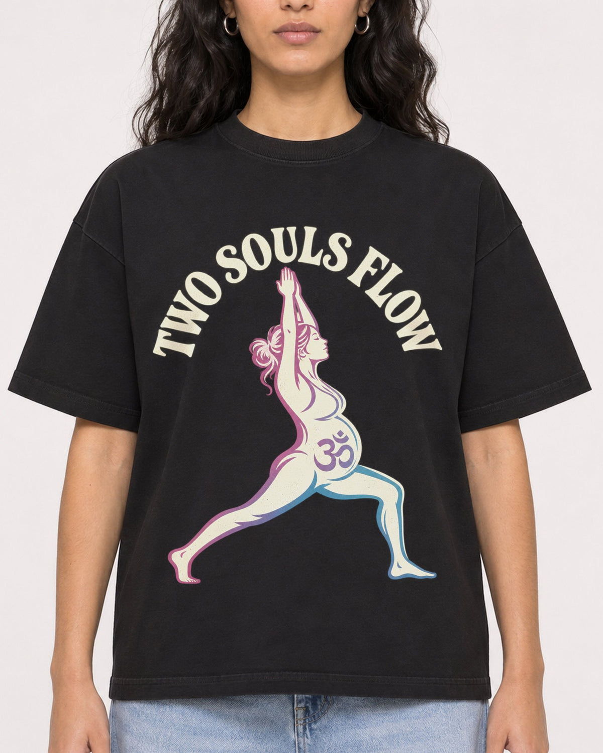 Mockup Boxy Heavyweight Tee Black female close-up 07