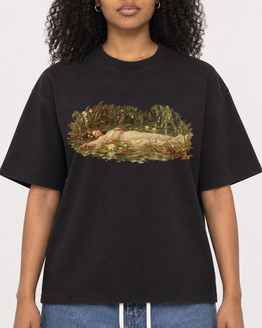 Mockup Boxy Heavyweight Tee Black female close-up 05
