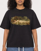 Mockup Boxy Heavyweight Tee Black female close-up 05
