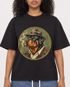 Mockup Boxy Heavyweight Tee Black female close-up 05