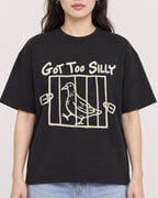 Mockup Boxy Heavyweight Tee Black female close-up 03