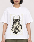 Mockup Boxy Heavyweight Tee White female close-up 32