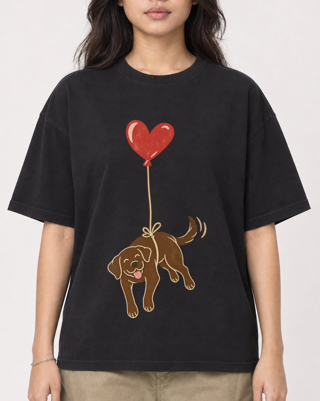 Mockup Boxy Heavyweight Tee Black female close-up 02