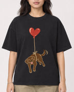 Mockup Boxy Heavyweight Tee Black female close-up 02