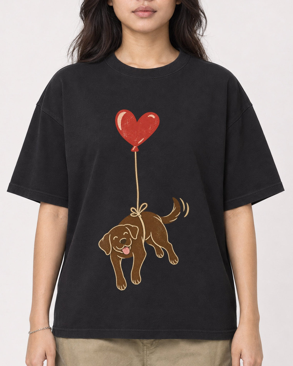 Mockup Boxy Heavyweight Tee Black female close-up 02