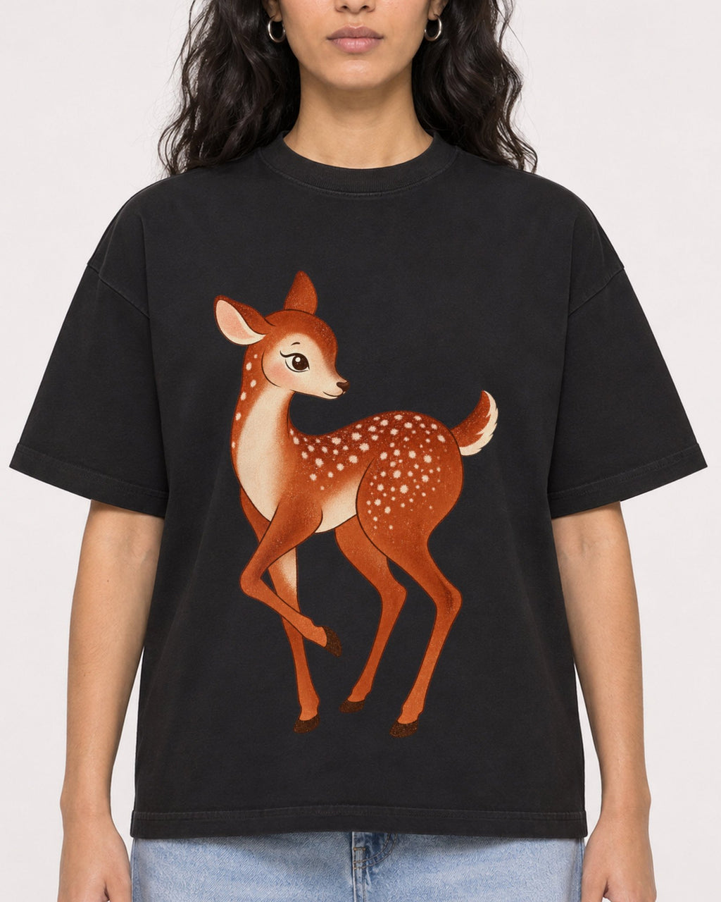 Mockup Boxy Heavyweight Tee Black female close-up 07