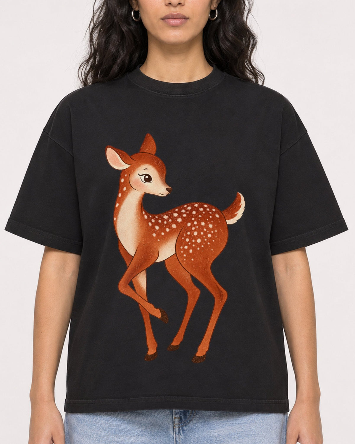 Mockup Boxy Heavyweight Tee Black female close-up 07