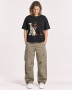 Mockup Boxy Heavyweight Tee Black female full-body 38