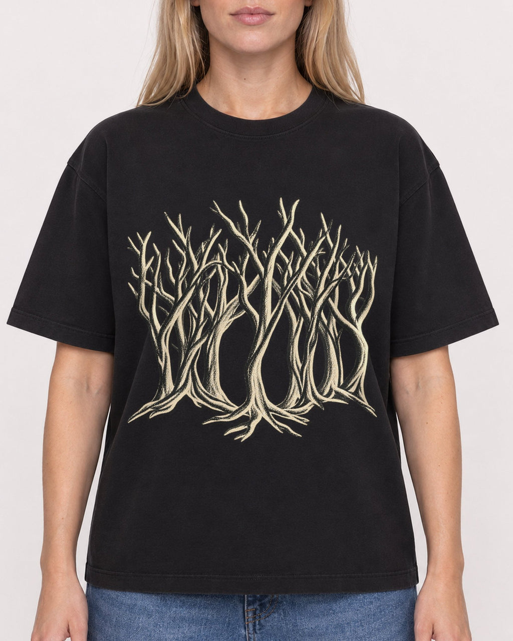 Mockup Boxy Heavyweight Tee Black female close-up 08