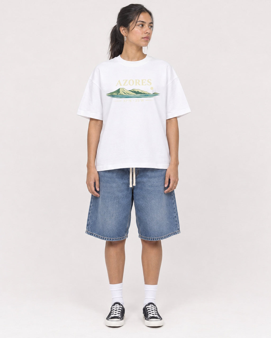 Mockup Boxy Heavyweight Tee White female full-body 16