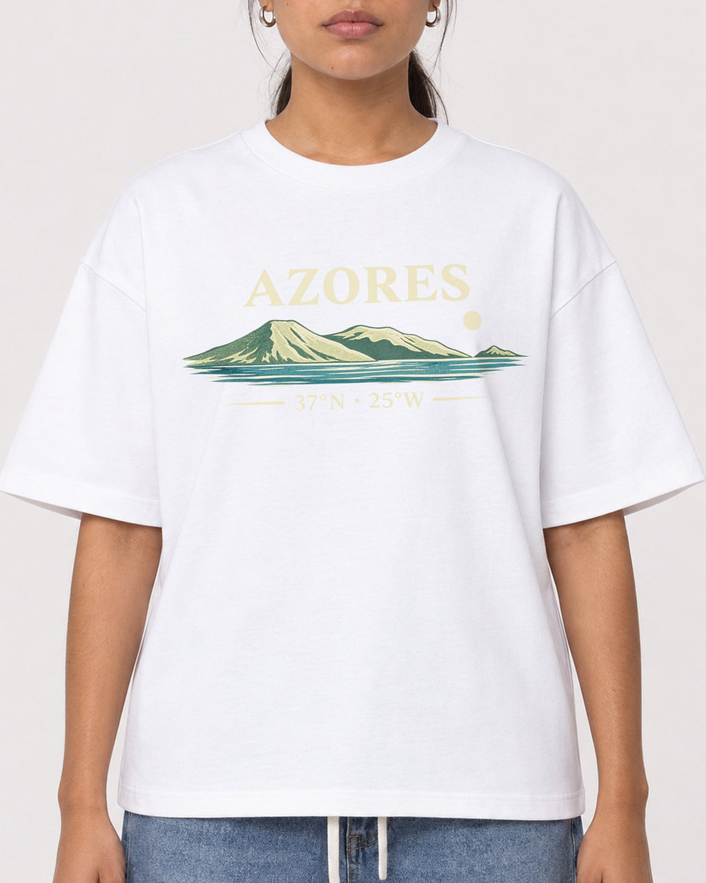 Mockup Boxy Heavyweight Tee White female close-up 16
