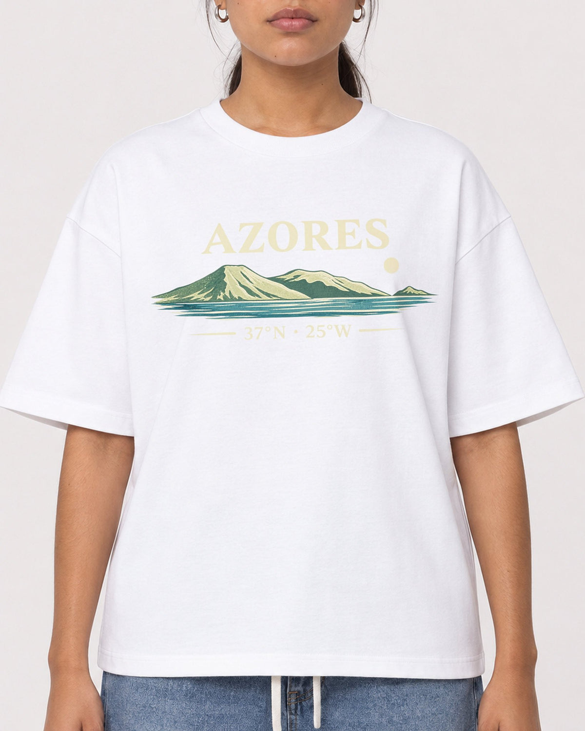 Mockup Boxy Heavyweight Tee White female close-up 16