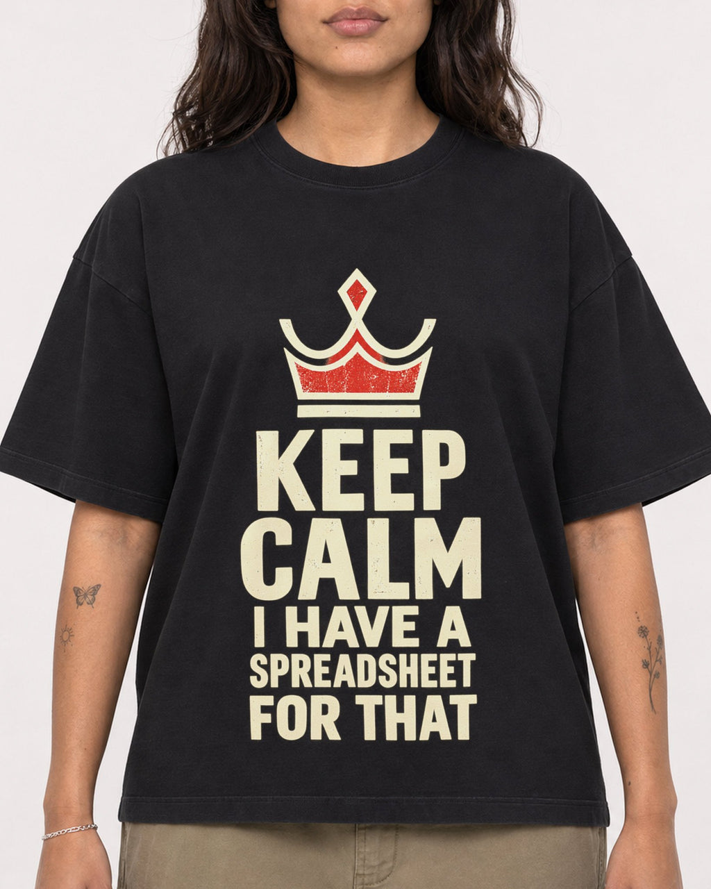 Mockup Boxy Heavyweight Tee Black female close-up 06