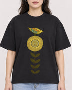 Mockup Boxy Heavyweight Tee Black female close-up 03