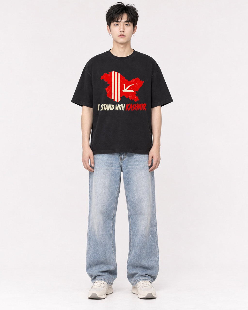 Mockup Boxy Heavyweight Tee Black male full-body 01