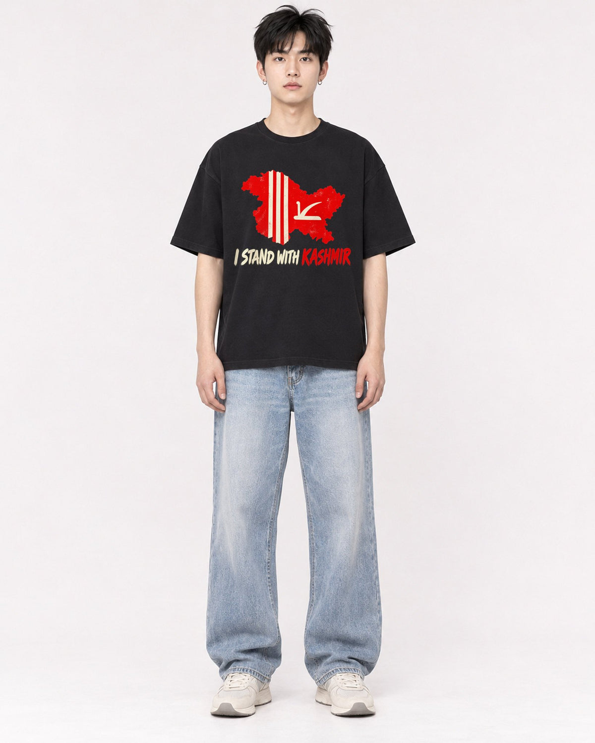 Mockup Boxy Heavyweight Tee Black male full-body 01