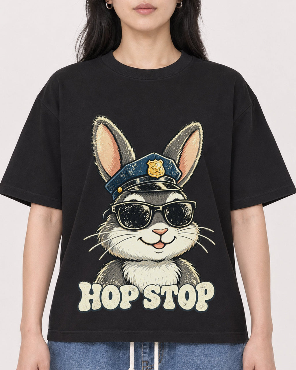 Mockup Boxy Heavyweight Tee Black female close-up 13