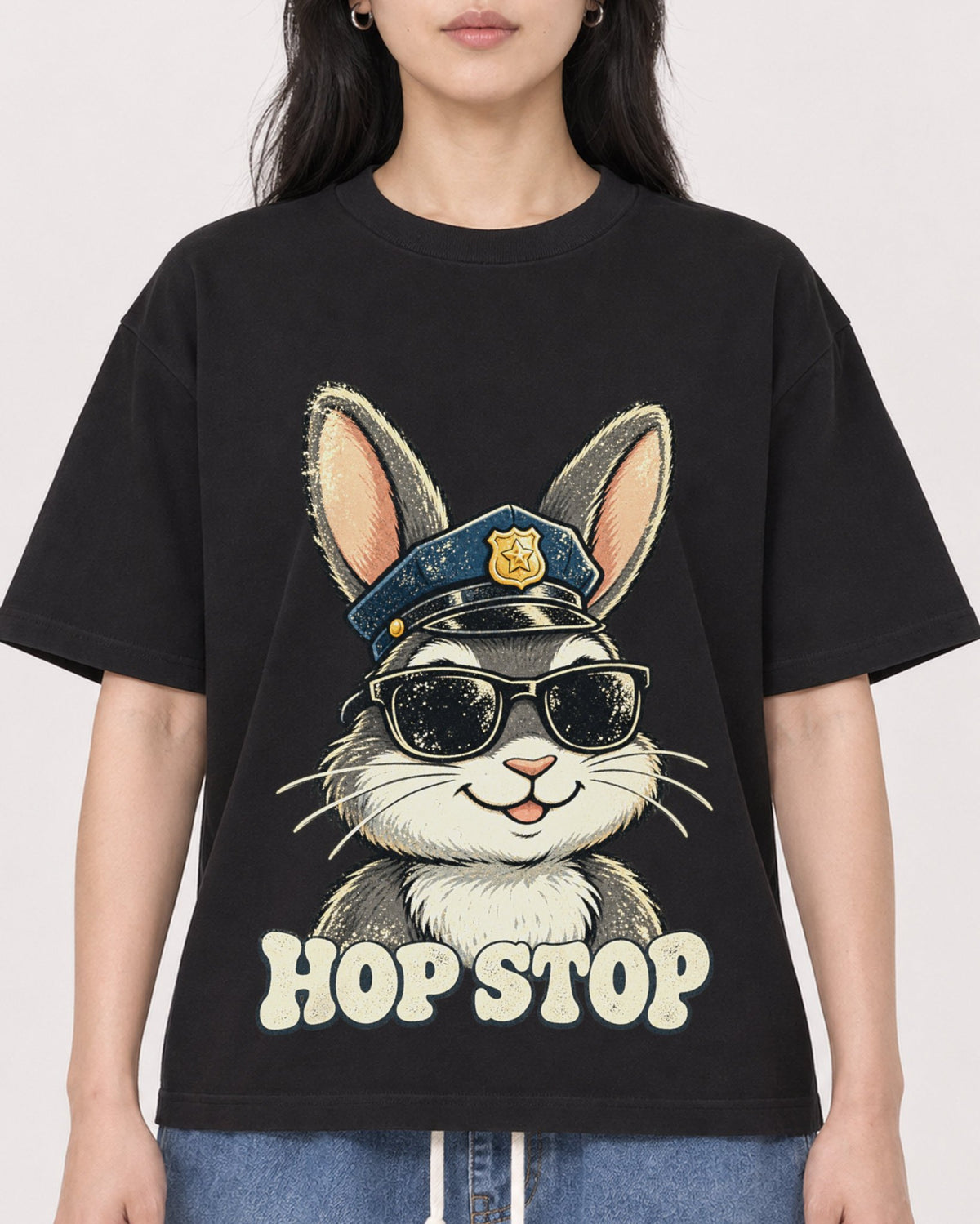 Mockup Boxy Heavyweight Tee Black female close-up 13