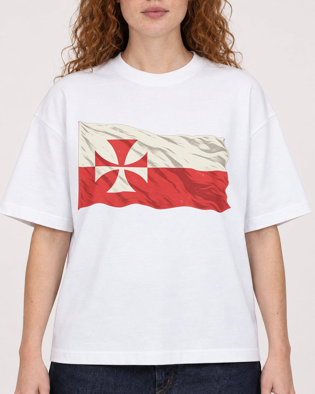 Mockup Boxy Heavyweight Tee White female close-up 09