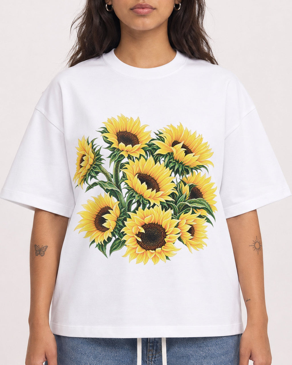 Mockup Boxy Heavyweight Tee White female close-up 06