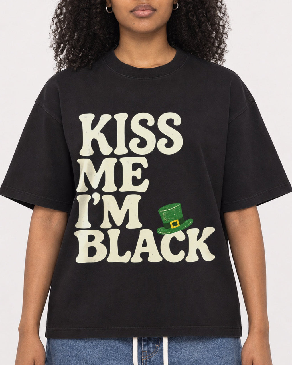 Mockup Boxy Heavyweight Tee Black female close-up 05