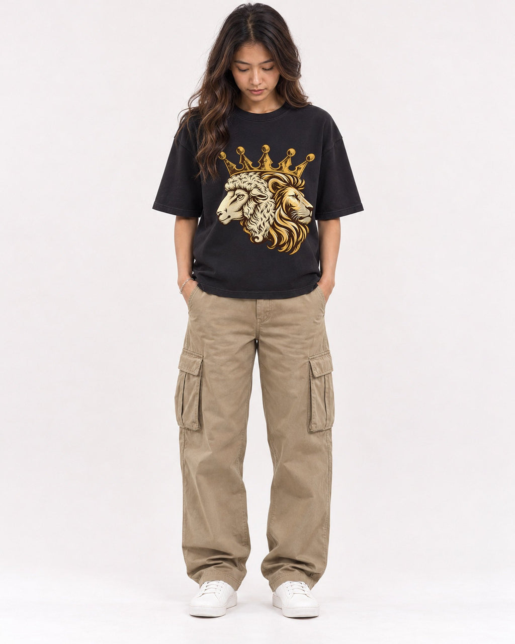Mockup Boxy Heavyweight Tee Black female full-body 02