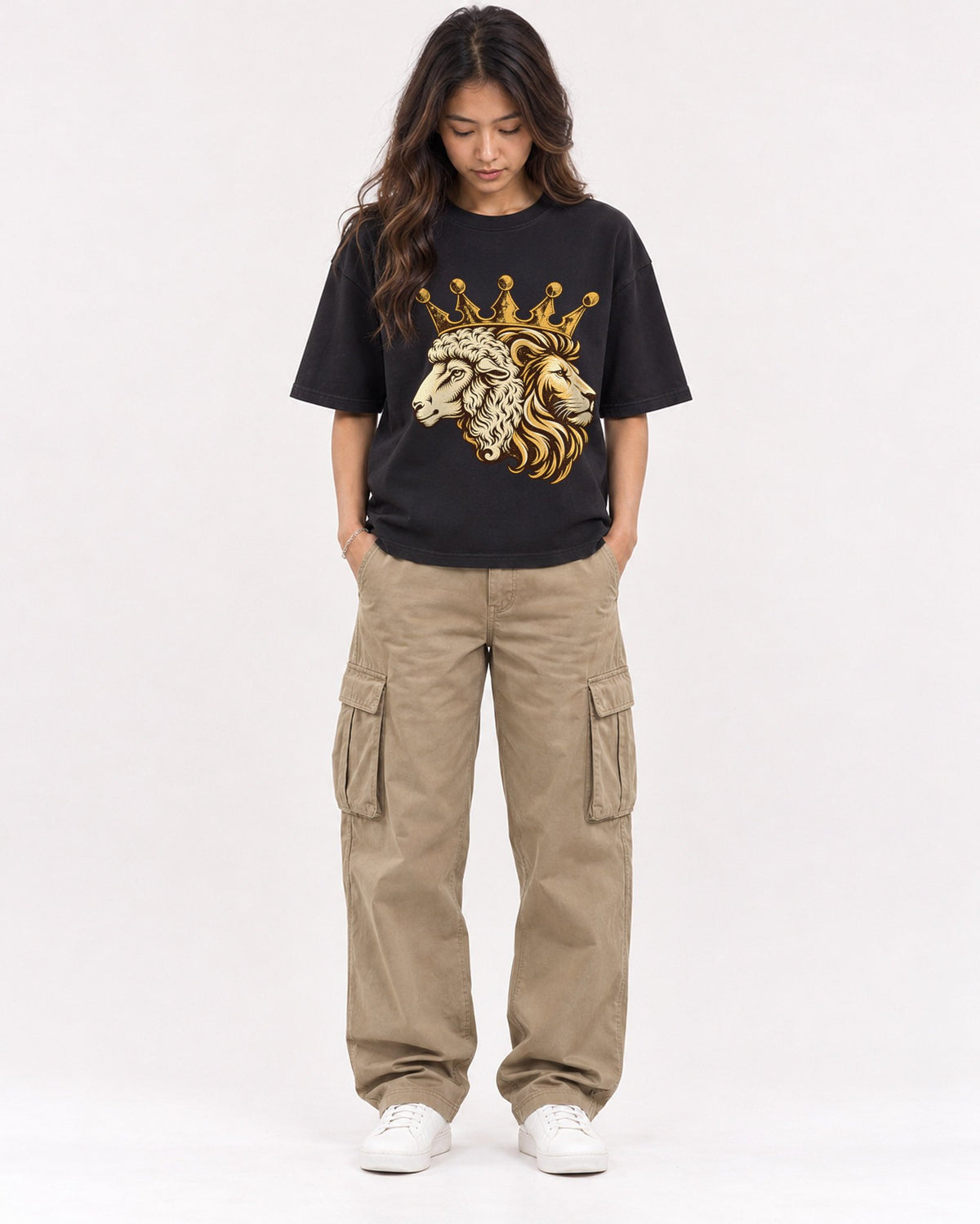 Mockup Boxy Heavyweight Tee Black female full-body 02