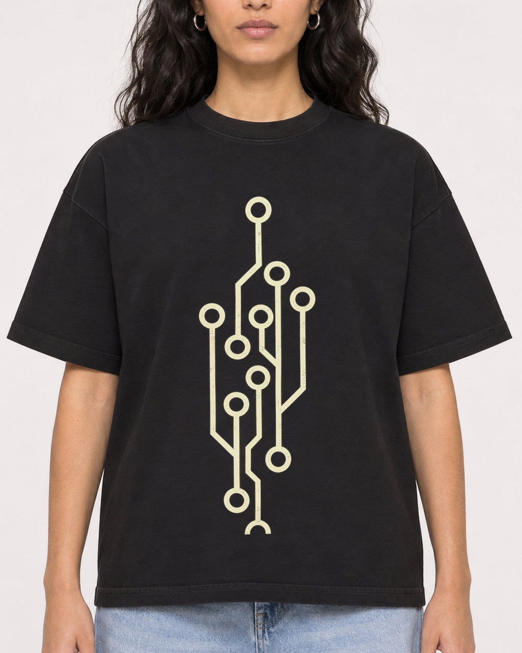 Mockup Boxy Heavyweight Tee Black female close-up 07