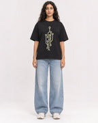 Mockup Boxy Heavyweight Tee Black female full-body 07