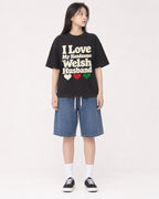 Mockup Boxy Heavyweight Tee Black female full-body 01