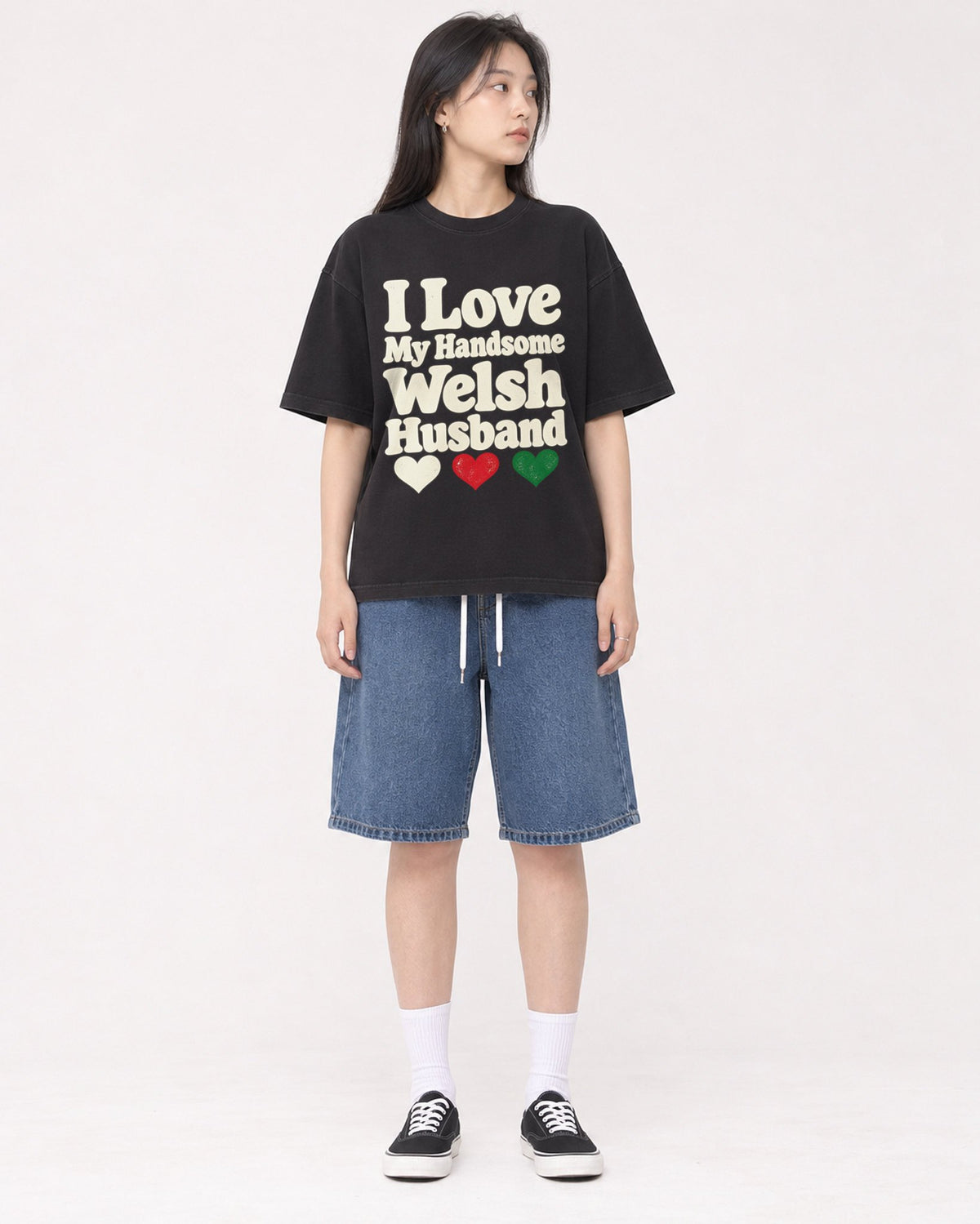 Mockup Boxy Heavyweight Tee Black female full-body 01