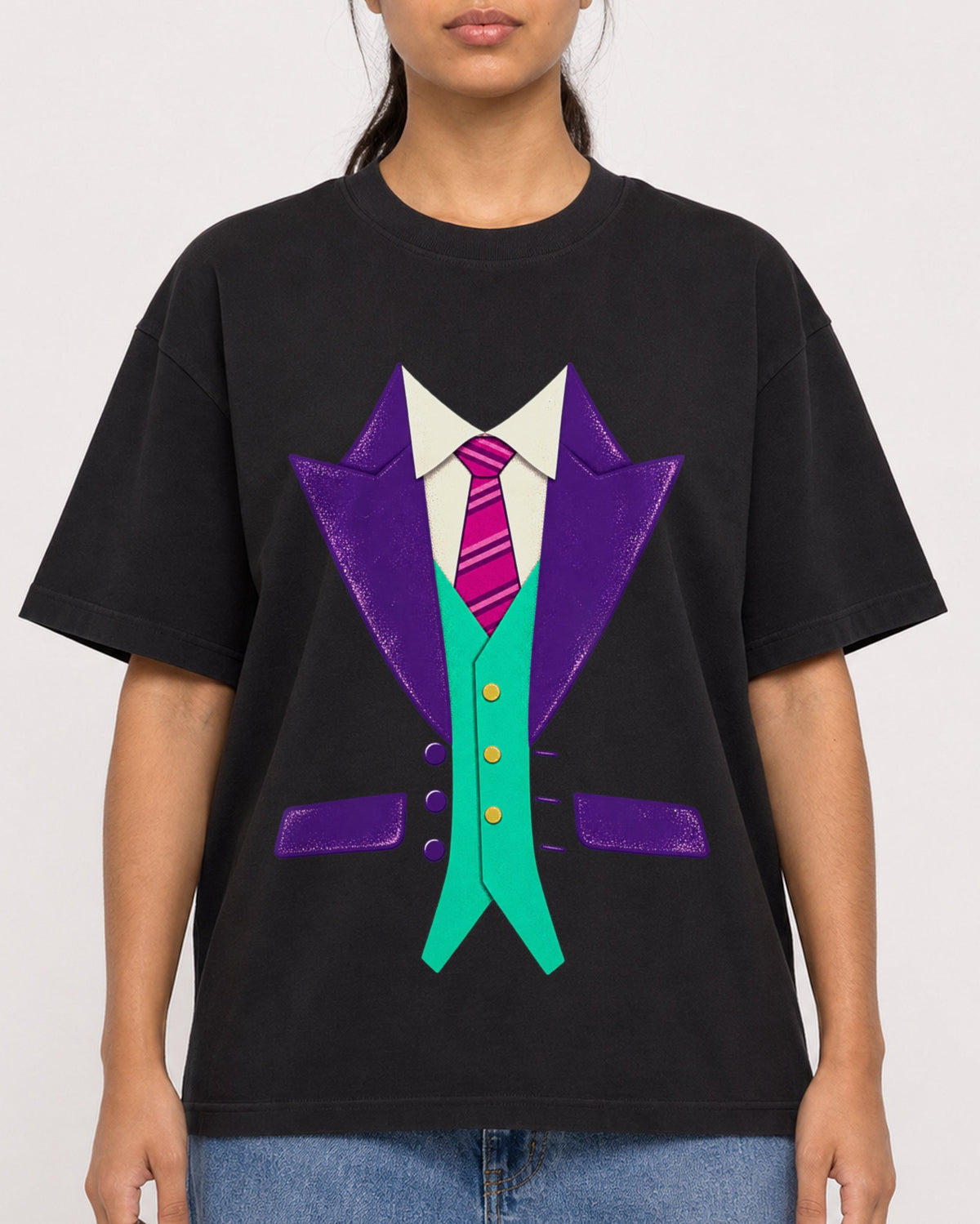 Mockup Boxy Heavyweight Tee Black female close-up 16
