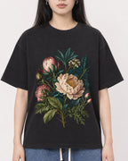 Mockup Boxy Heavyweight Tee Black female close-up 01