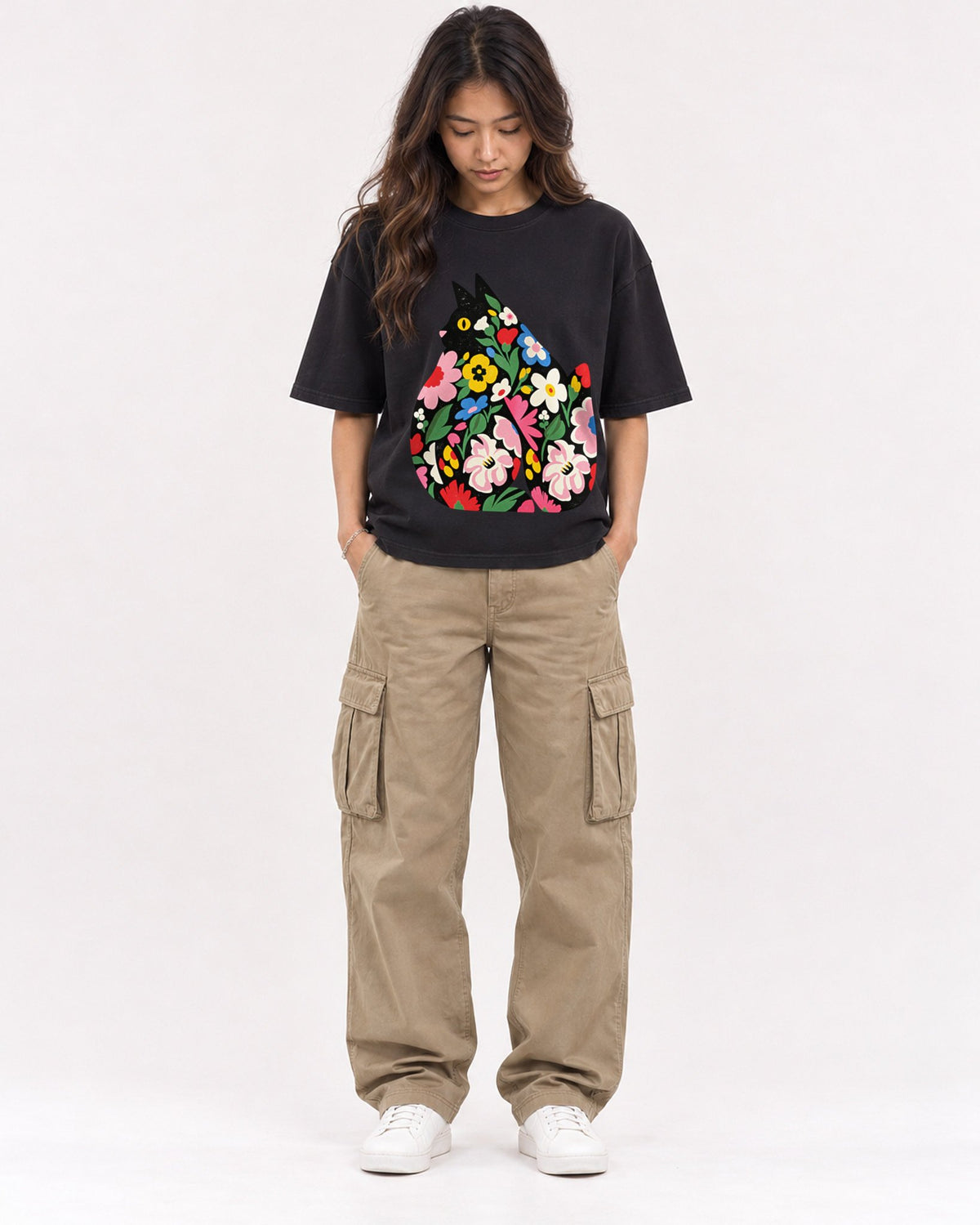 Mockup Boxy Heavyweight Tee Black female full-body 02