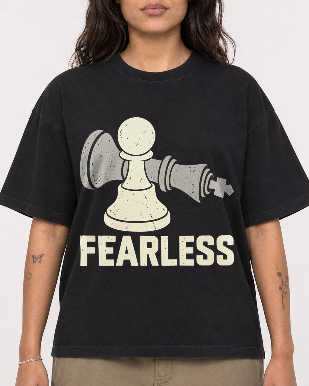 Mockup Boxy Heavyweight Tee Black female close-up 06