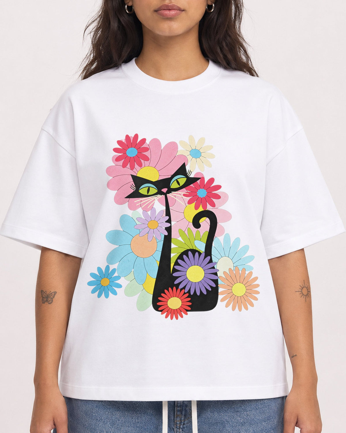Mockup Boxy Heavyweight Tee White female close-up 06
