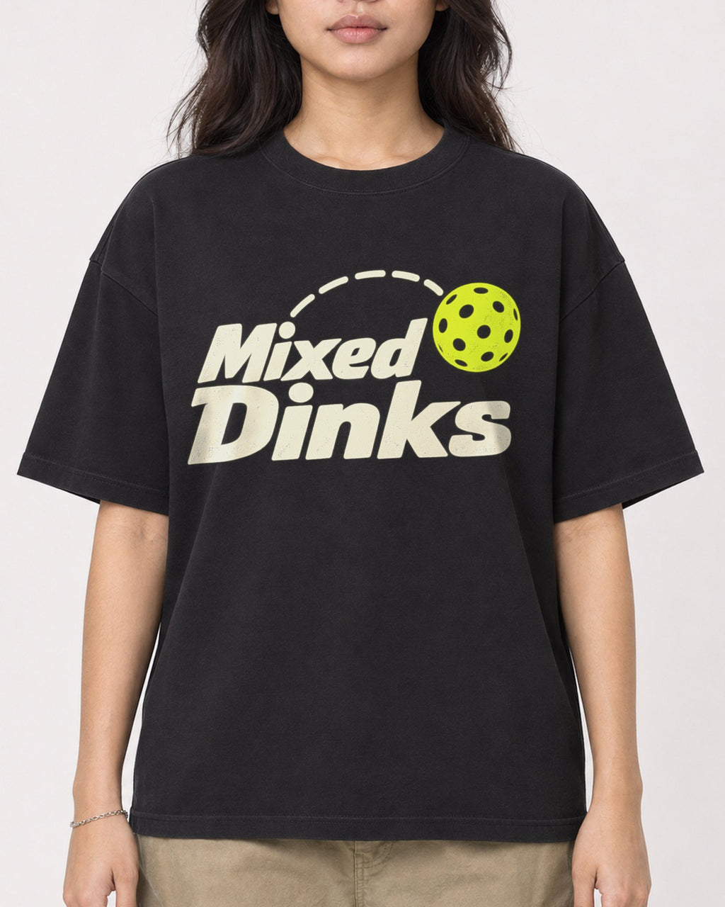 Mockup Boxy Heavyweight Tee Black female close-up 02