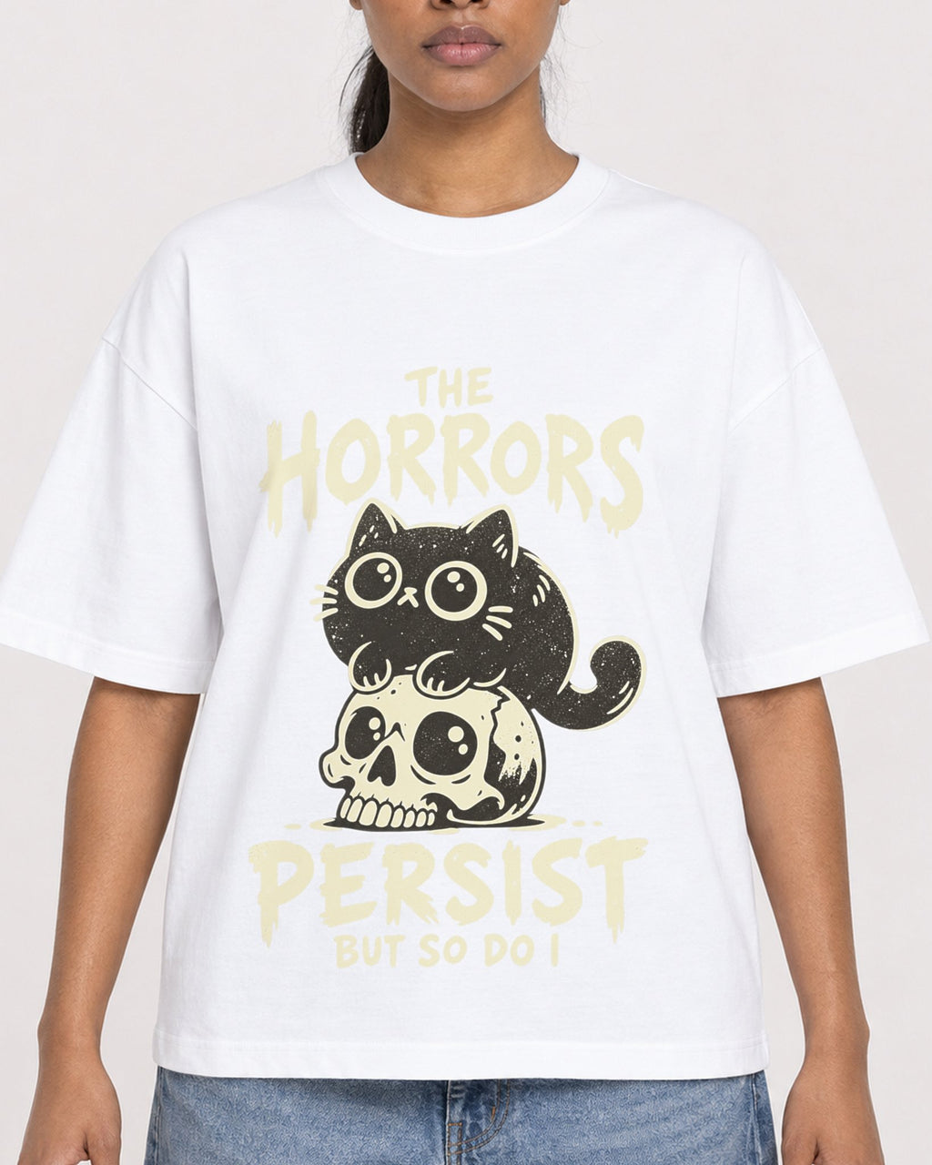 Mockup Boxy Heavyweight Tee White female close-up 25