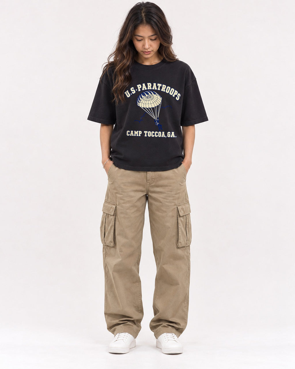 Mockup Boxy Heavyweight Tee Black female full-body 02
