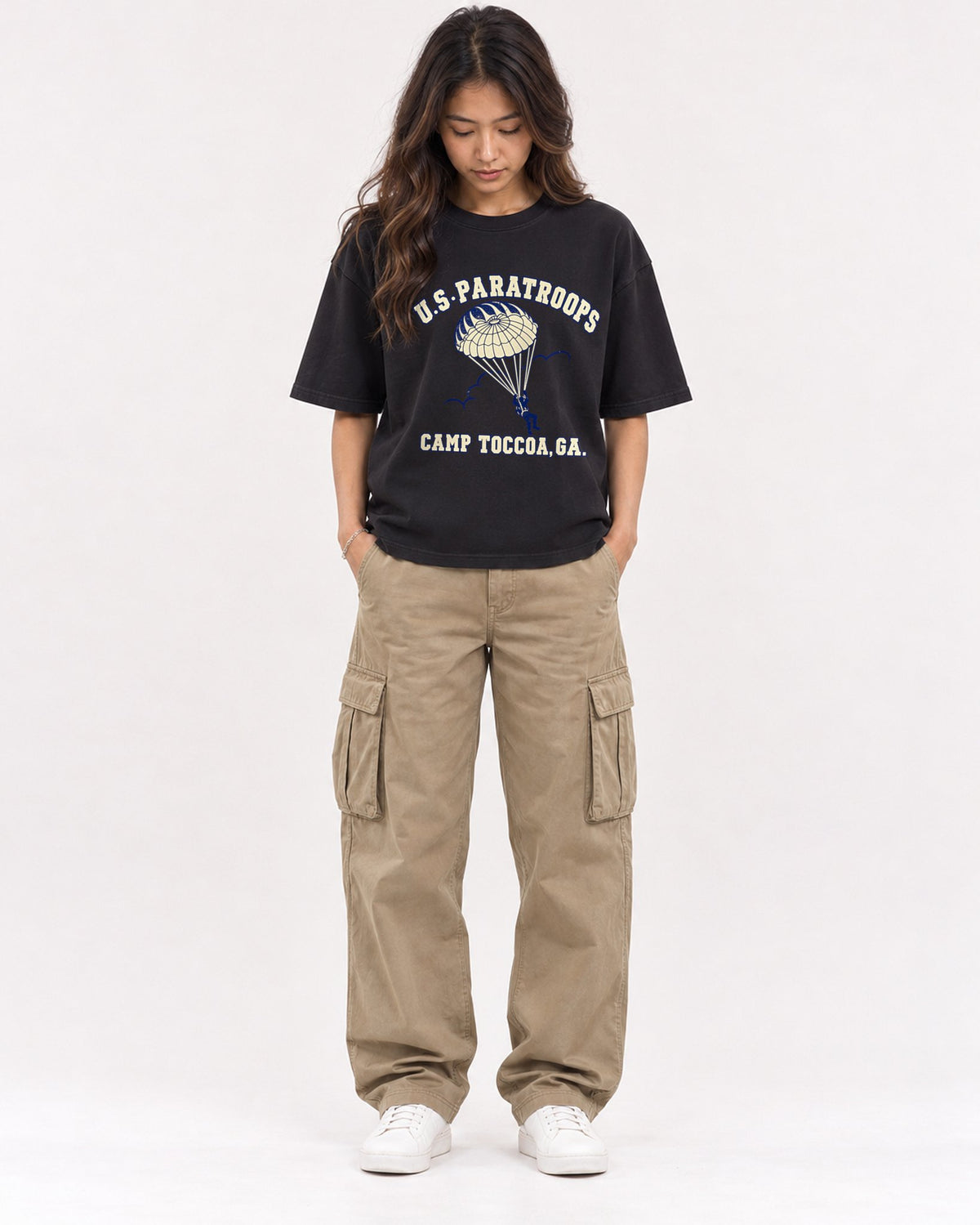 Mockup Boxy Heavyweight Tee Black female full-body 02