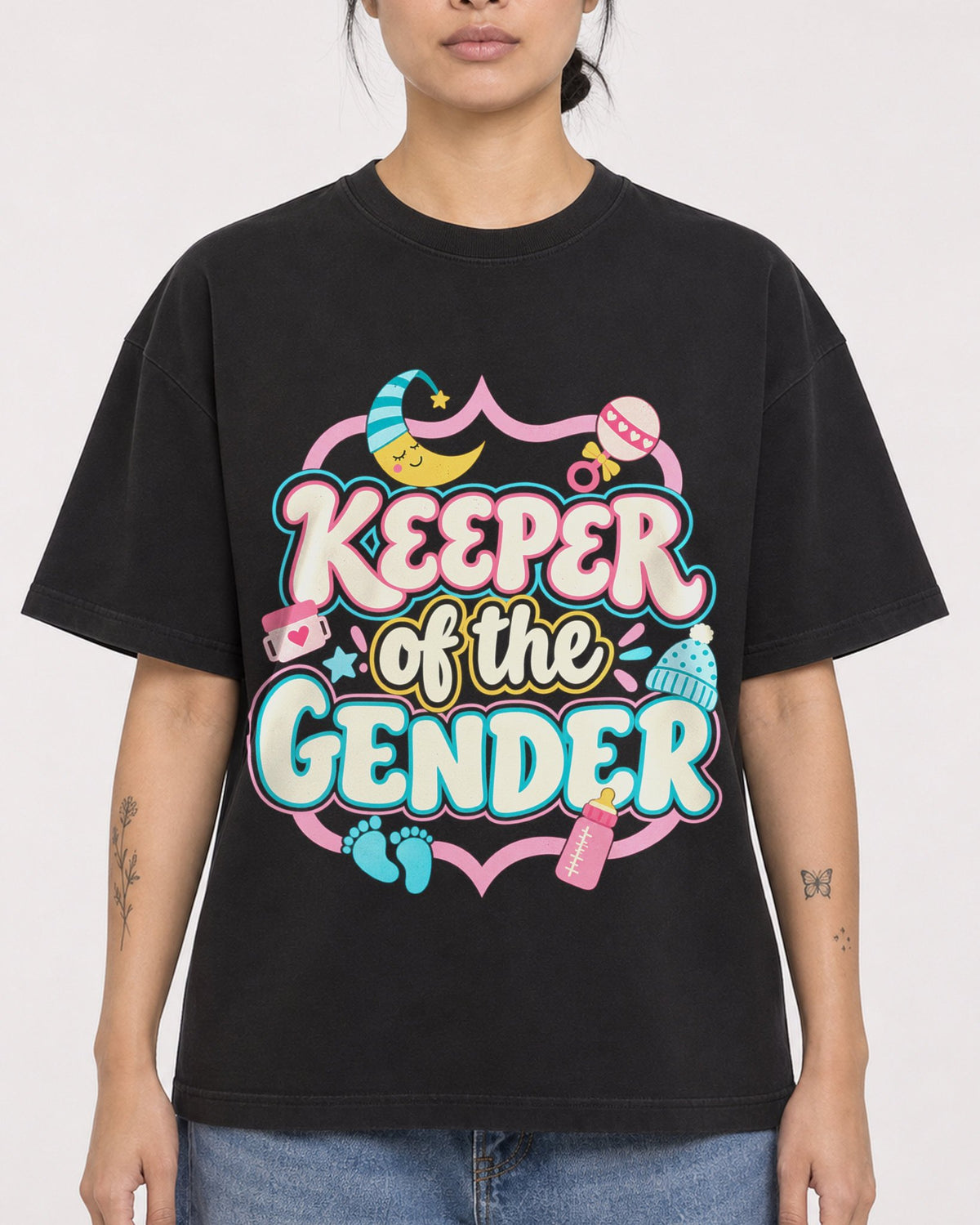 Mockup Boxy Heavyweight Tee Black female close-up 12