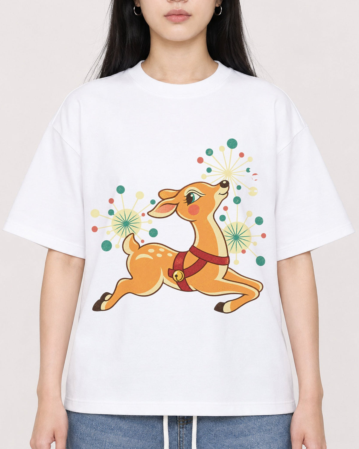 Mockup Boxy Heavyweight Tee White female close-up 01