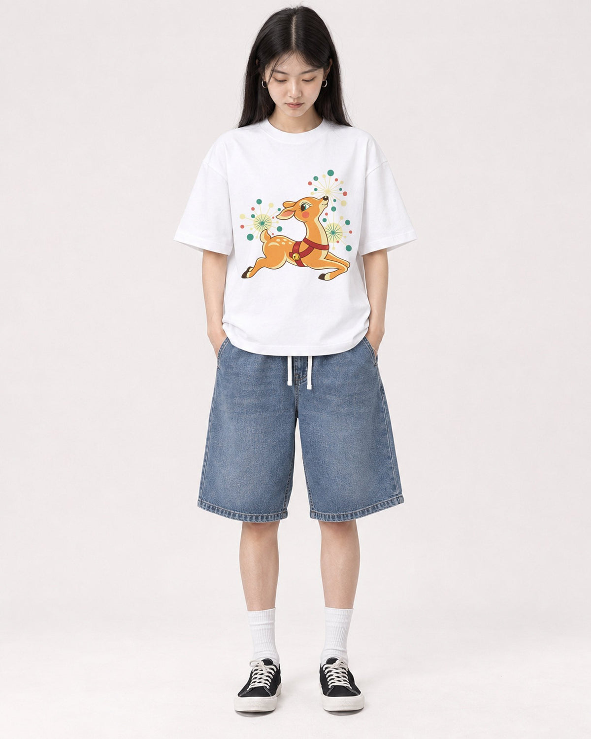 Mockup Boxy Heavyweight Tee White female full-body 01