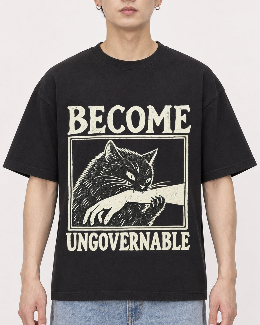 Mockup Boxy Heavyweight Tee Black male close-up 01