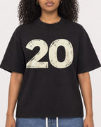 Mockup Boxy Heavyweight Tee Black female close-up 05