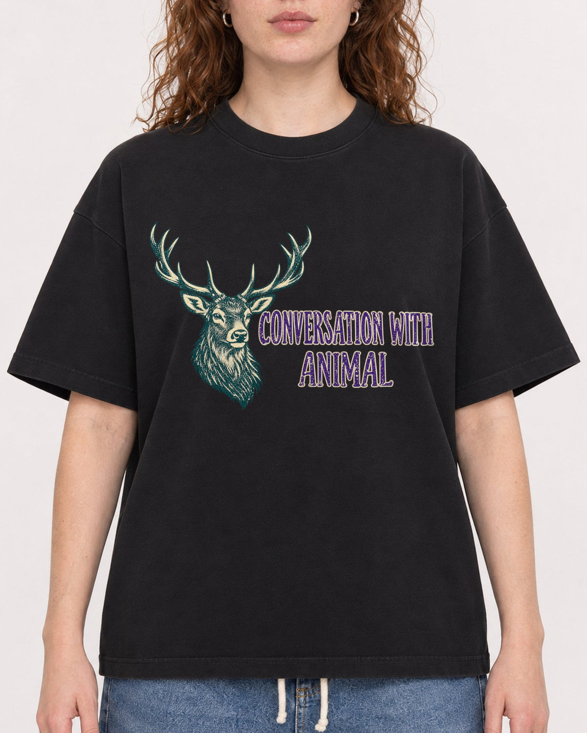 Mockup Boxy Heavyweight Tee Black female close-up 09