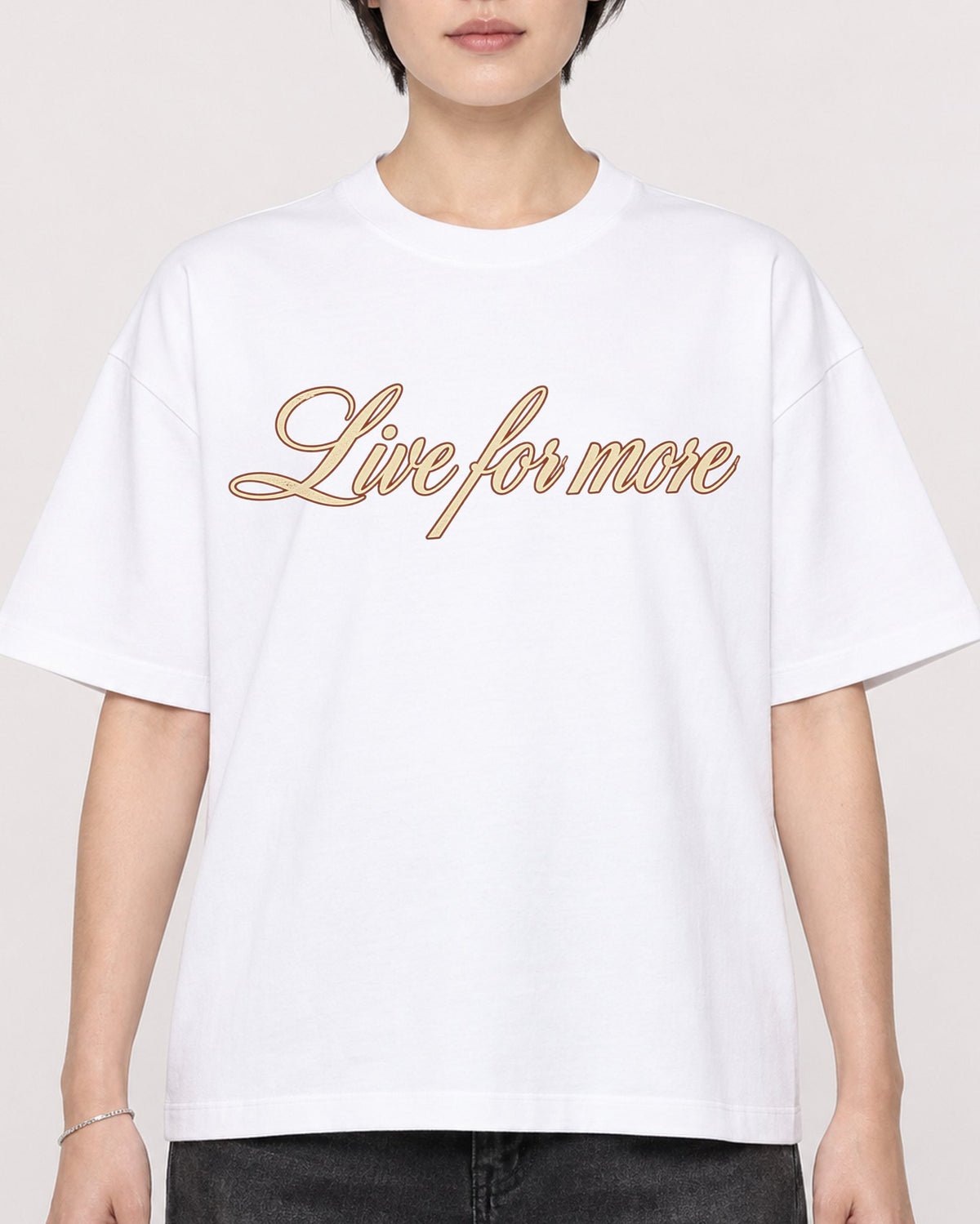 Mockup Boxy Heavyweight Tee White female close-up 23